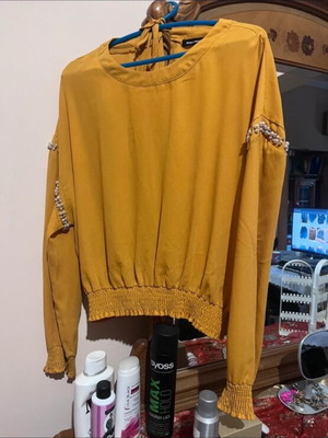 Mustard blouse medium like new with sleeve details and elastic