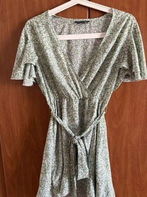 Shein summer dress green x-small like new, casual mini with belt