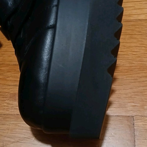 Glamazons leather sneakers new, size 40, black