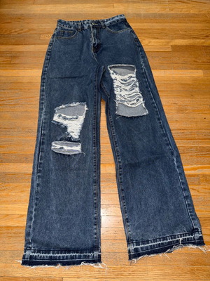 Παντελόνι τζιν σκούρο μπλε μέγεθος medium σαν καινούργιο με σκισίματα