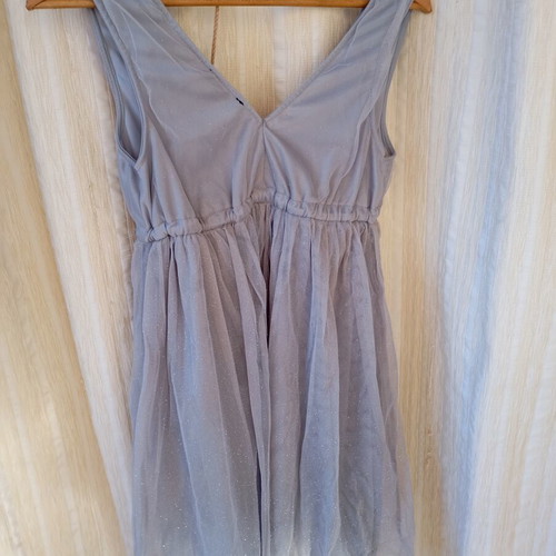 Jennifer dress with gray tulle like new, silver glitter