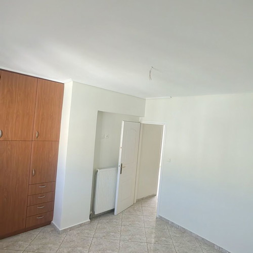 Apartment 70 sqm 5th floor in Keratsini with 2 bedrooms and balconies