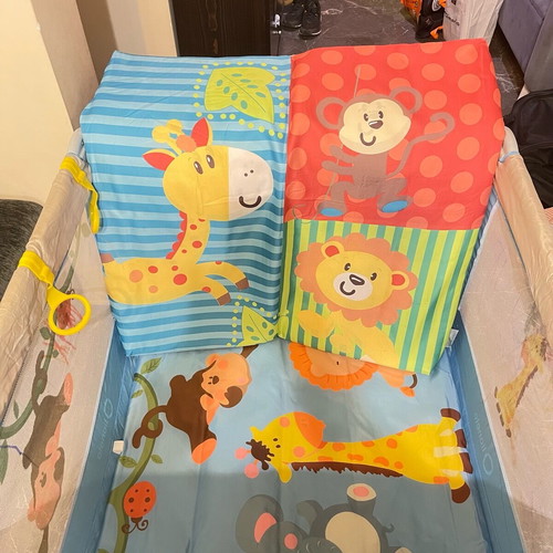 Lionelli Playpen like new with extra Hauck mattress