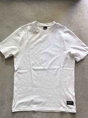 Oakley White Short-Sleeve T-Shirt Regular Fit like new, size S