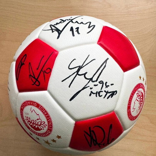Olympiacos collectible ball with authentic player signatures 2025-2026 new