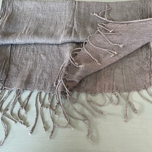 Scarf used with fringes, green gray
