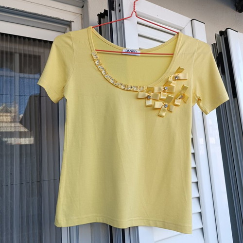 Yellow T-shirt with Bows and Crystals by Danilo like new, size S