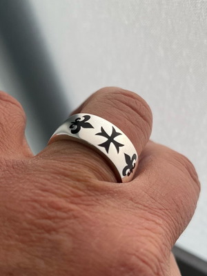 Silver ring 925 with medieval cross and Fleur de Lis in black glossy enamel new