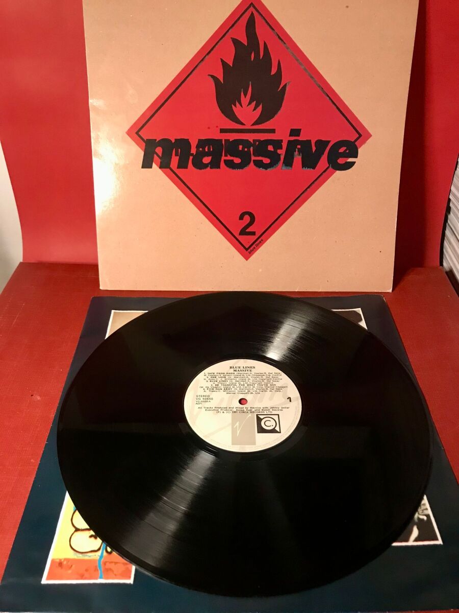 Massive Attack ‎ Blue Lines LP 1991EUプレス Blue Lines, Massive Attack – LP – Music Mania Records – Ghent