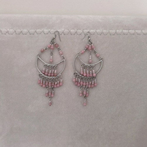 Chandelier earrings faux silver with pink stones in very good condition