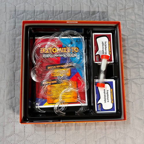 Speak Out board game like new by Hasbro for 4-10 players 8+