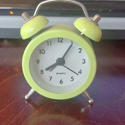 Vintage small analog table clock new