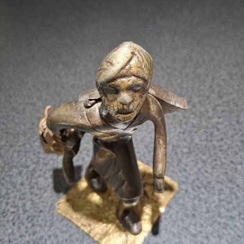 Handmade bronze vintage figure sculpture like new