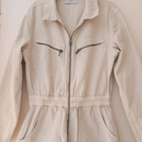 Beige denim jumpsuit like new with pockets and zipper