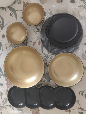 Tupperware Allegra set of 5 pieces new, airtight containers