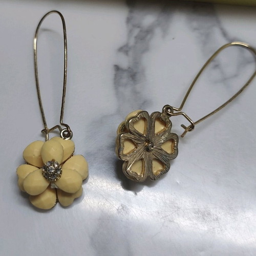 Dangling earrings like new with flower design and zircon