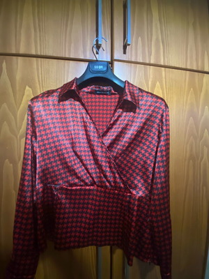 Дамска риза Bella persona номер 3 като нова, черна и червена