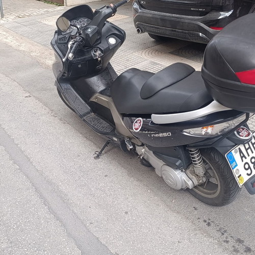 Kymco Xciting 250 scooter like new, petrol, manual transmission
