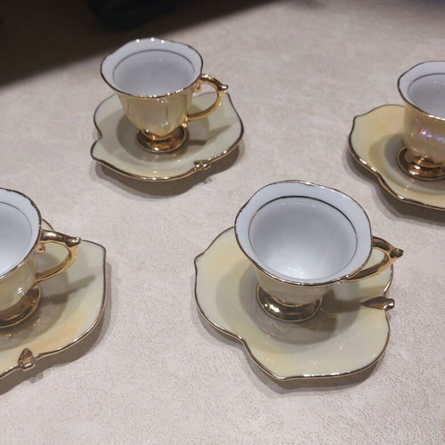 Demitasse porcelain cup and saucer set like new, 4 pieces