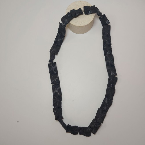 Vintage necklace made of volcanic lava 88cm like new, black