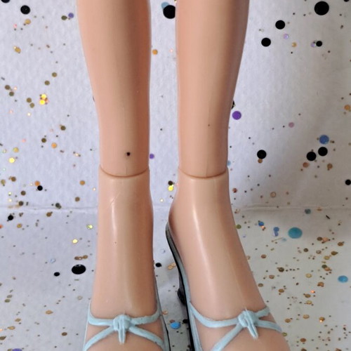 Bratz Play Sportz Teamz Cloe doll with poseable body and flaws