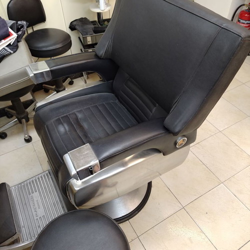 Hair Salon Equipment Set with Chairs and Tables