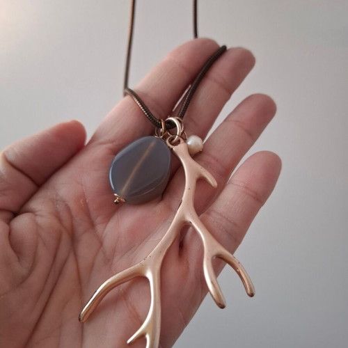 Necklace with thin metal chain and 3 pendants like new, gray-beige