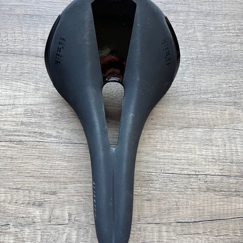 Fizik ALIANTE R1 full carbon saddle like new