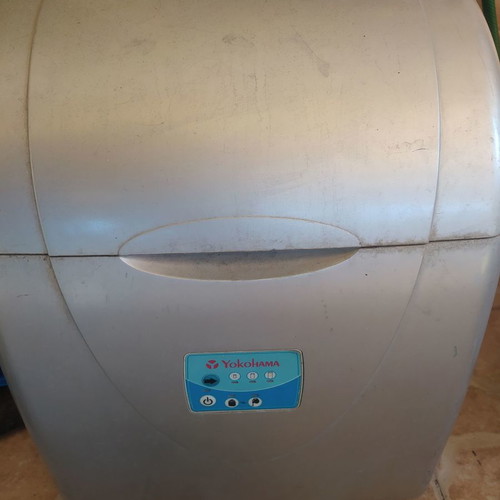 YOKOHAMA ice cube machine used, tabletop, 15 Kg production