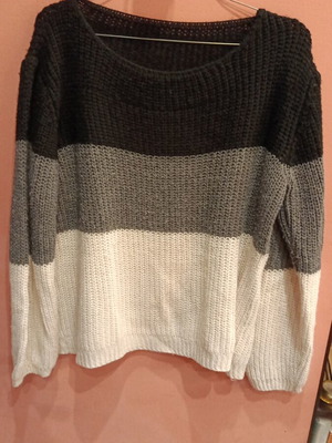 Knitted sweater used, black, gray and white, size m/l