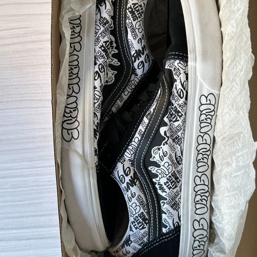 Vans Old Skool Graffiti Black/White size 44 like new with original box