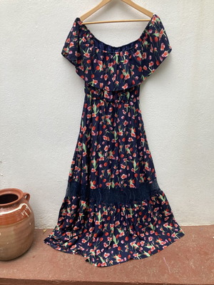 Long dress with flowers like new, red multicolor