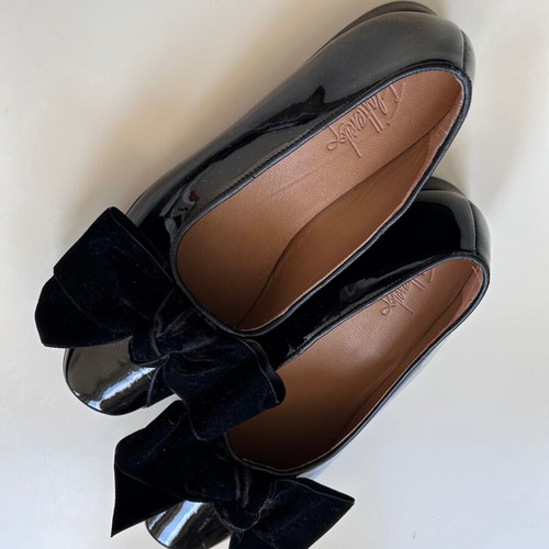 Flattered black coquettish women's shoes like new, size 38
