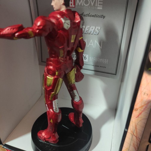Ironman Marvel collectible figure like new with magazine
