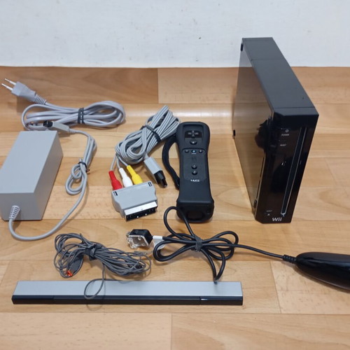 Wii console with controller used, good working condition