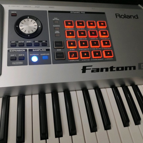 Roland Phantom G6 Workstation Synthesizer μεταχειρισμένος με επιπλέον ήχους και τσάντα