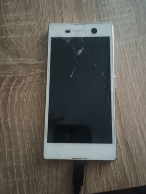 Sony Xperia M5 used with broken screen for spare parts