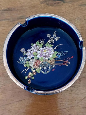 Vintage ιαπωνικό πορσελάνινο τασάκι cobalt blue με λουλουδένιο κάρο, σαν καινούργιο