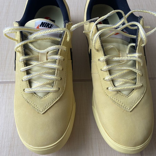 Nike sneakers new, size 42.5, yellow