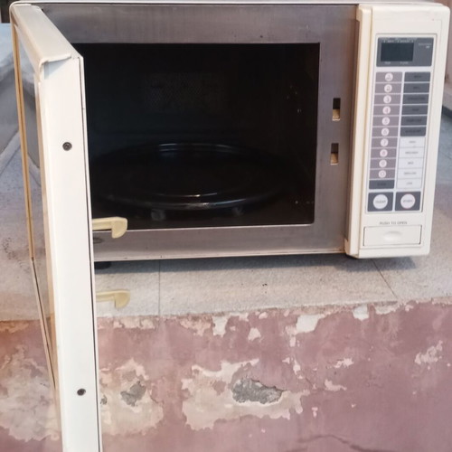 Hamilton Beach 999E microwave oven used, convection, 28L