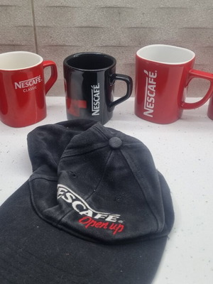 Πακέτο προωθητικών ειδών Nescafe με κούπα και καπέλο