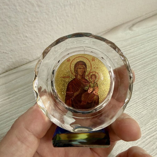 Icon of Virgin Mary used with crack on back