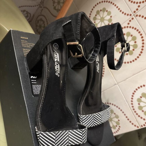 Sandals used, size 38, black platform