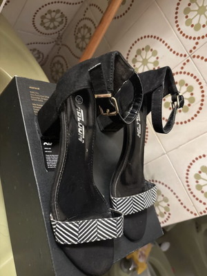 Sandals used, size 38, black platform