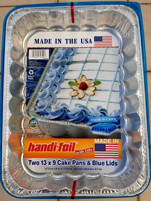 Cake pans like new, set of 2 with blue lids