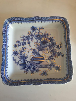 Limoge decorative plate like new with porcelain and blue cobalt flowers