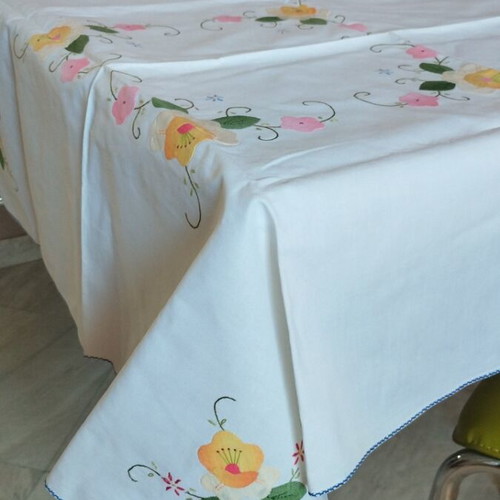 Vintage embroidered tablecloth set 81x81 cm with 4 napkins unused
