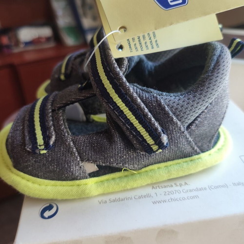 Chicco baby sandals size 18, new