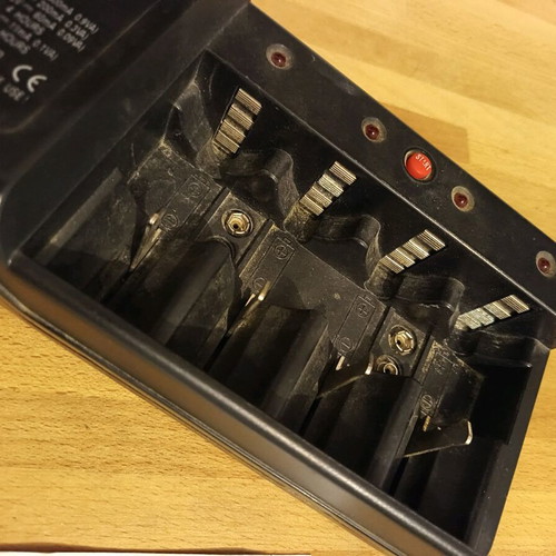 Battery charger for rechargeable batteries used, unknown functionality