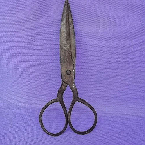 Old antique scissors like new
